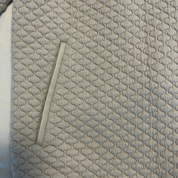 Club Monaco Quilted cropped Jacket size small - Picture 3 of 7